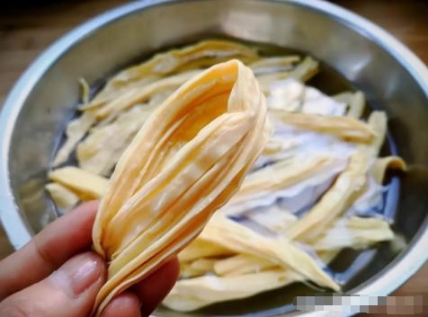 腐竹别光用水泡！大厨教你一招，再加2样！8分钟泡好，软嫩筋道